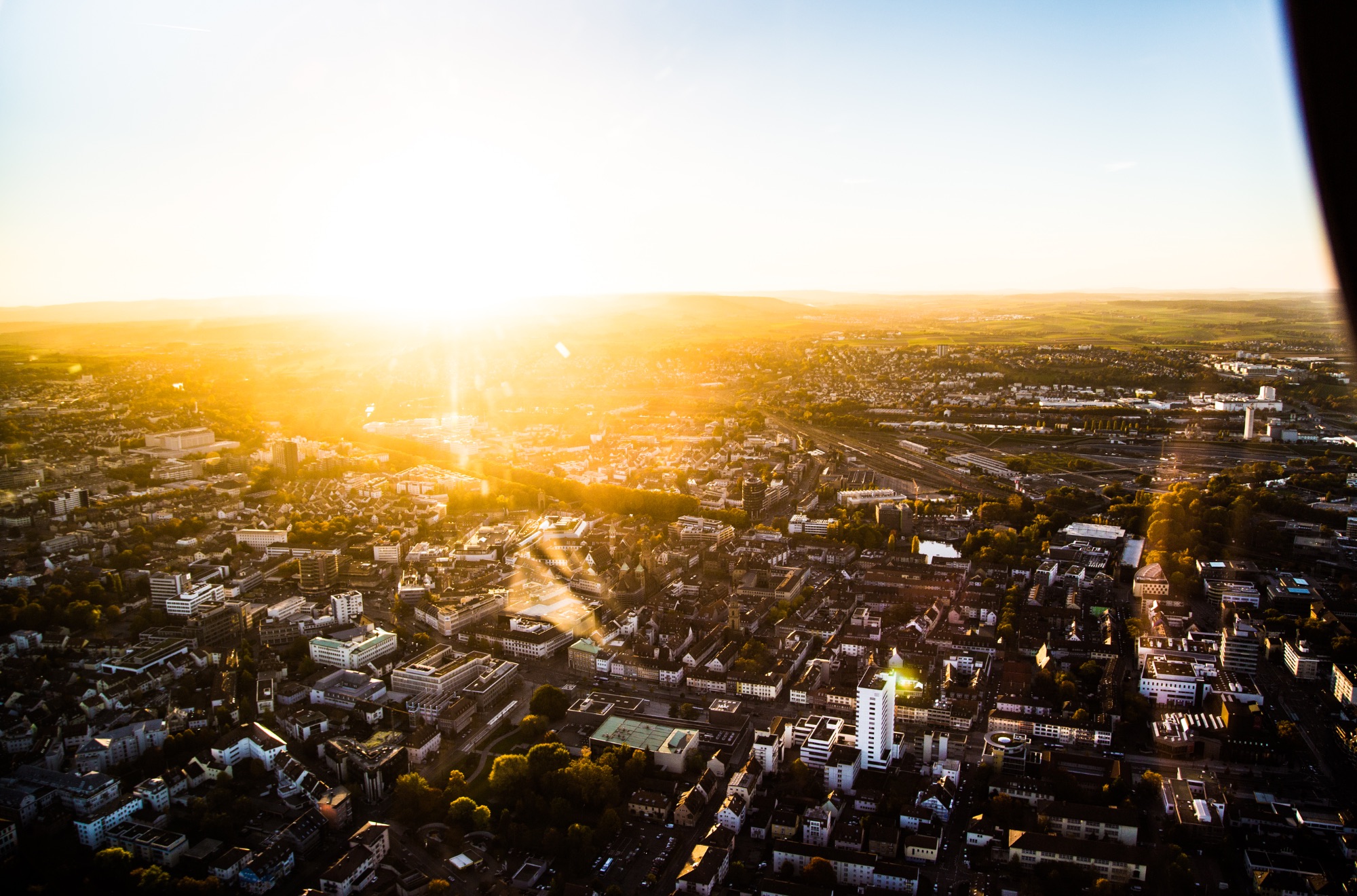 Heilbronn aus der Luft in der Abendsonne